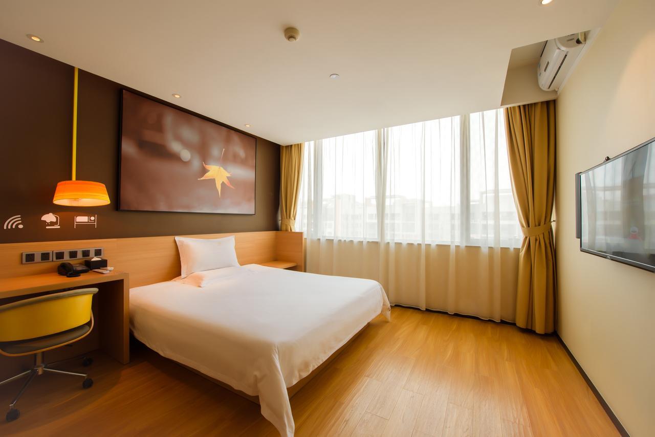 Iu Hotel Kunming Xishan Wanda Railway Station Екстериор снимка